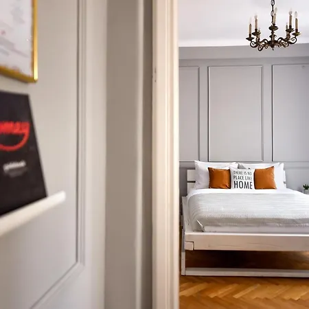 Golden Age - When Old Meets New Apartment *